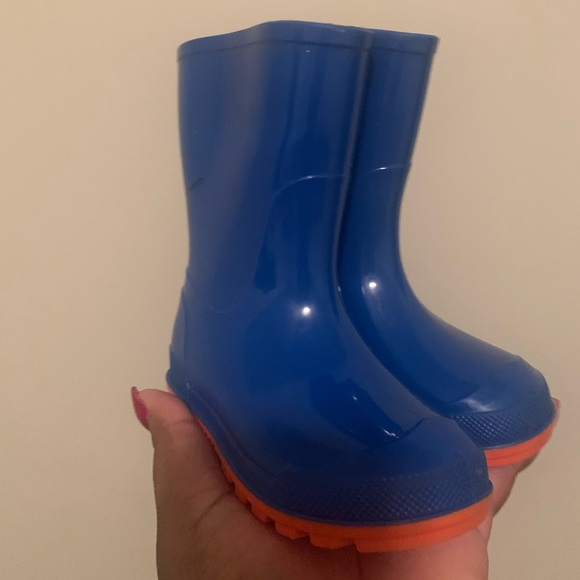 Rainboots - Picture 2 of 3